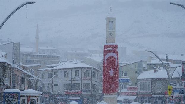 Lapa lapa kar geliyor! Yağış başladı, belediye uyardı: Zorunlu olmadıkça dışarı çıkmayın