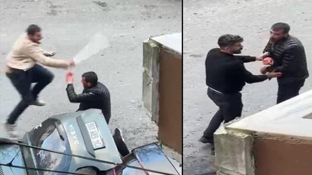 Boşanma aşamasındaki eşini sevgilisiyle görünce dehşet saçtı! Sokak ortasında kanlı hesaplaşma