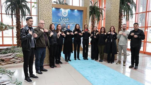 Niğde’de engelsiz kampüs devrimi: Akademisyenler işaret dilini öğrendi!