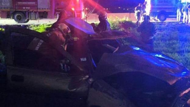 Hatay Kırıkhan'da hurdaya dönen otomobilin sürücüsü yaralandı