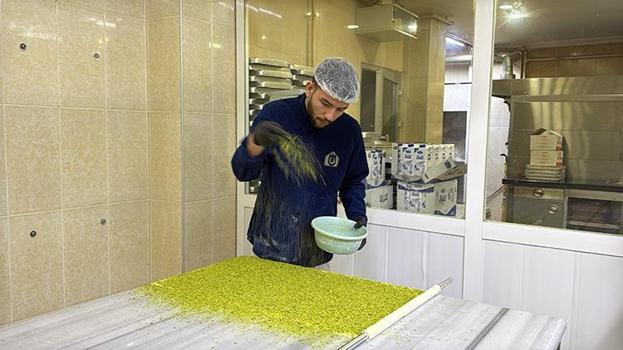 Yalova’da Ramazan mesaisi 12 saate çıktı! İftardan sonra talep patladı: Baklavanın saf hali için Urfa ve Antep hattı kuruldu!