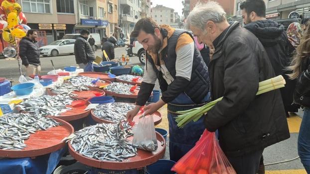 Hamsi 50 TL’ye düştü! Vatandaş kapış kapış aldı
