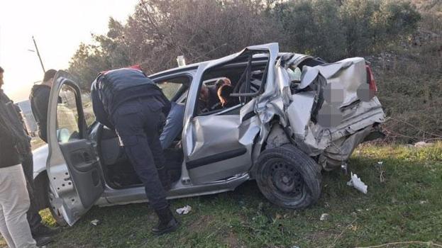 Minibüs ile otomobil çarpıştı, 2 kişi yaralandı