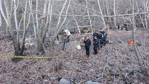 Batman'da dere kenarına gittiler, cesetle karşılaştılar