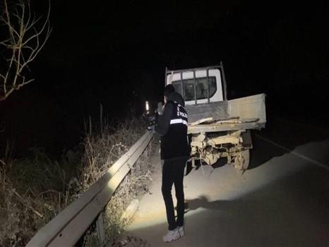 İstanbul'da kanlı akşam: Kamyonet ile otomobil çarpıştı, 1 ölü 2 yaralı