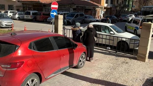 Aksaray'da otopark girişini kapatıp kayıplara karıştı! Döndüğünde ise savunması 'pes' dedirtti