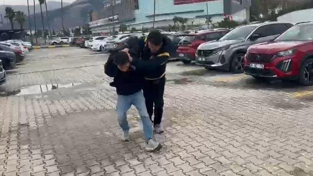 Akaryakıt istasyonunun tuvaletinde gizlice kadınların görüntülerini çeken şüpheli tutuklandı