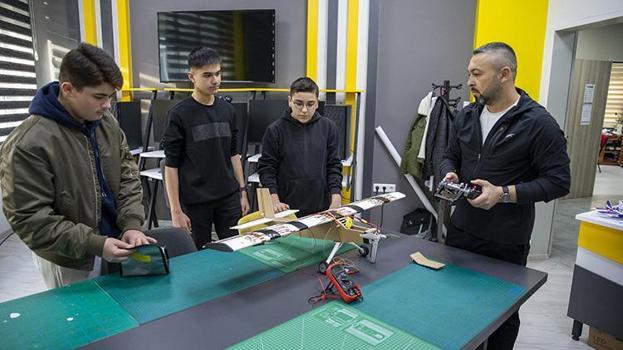 Savunma Sanayine Bolu’dan büyük destek: Uçağın kanadındaki titreşimi elektriğe çevirdiler!