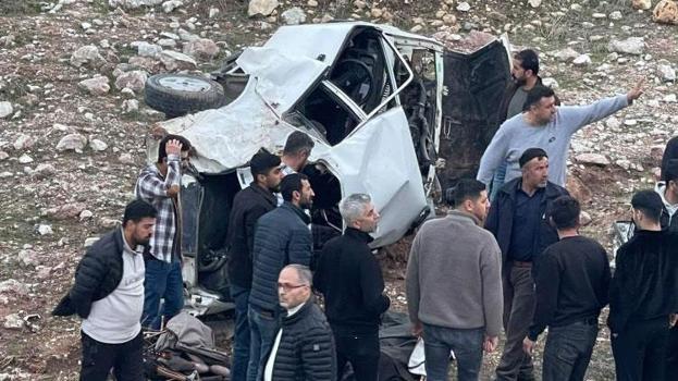 Siirt'te devrilen otomobil hurdaya döndü