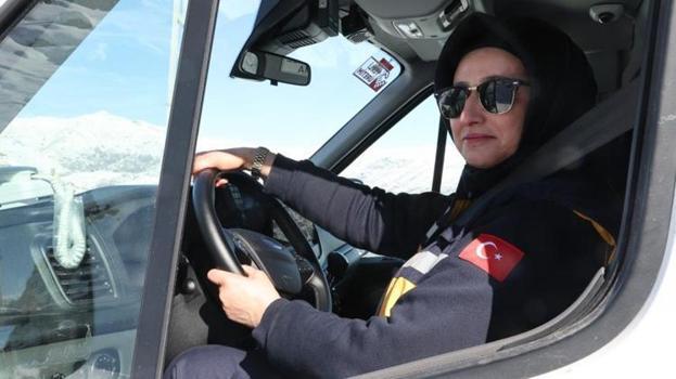 Birçok kurumdan gelen teklifi reddetti, o ilçeyi seçti! Siirt'in tek kadın ambulans şoförü