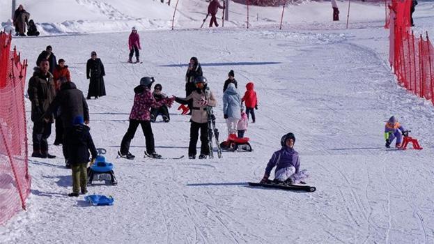 Palandöken’de kayak keyfi bitmedi, sezon uzadı! Bayrama hazır
