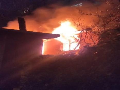 Beyoğlu alevlere teslim oldu: Yangın mahalleliyi korkuttu