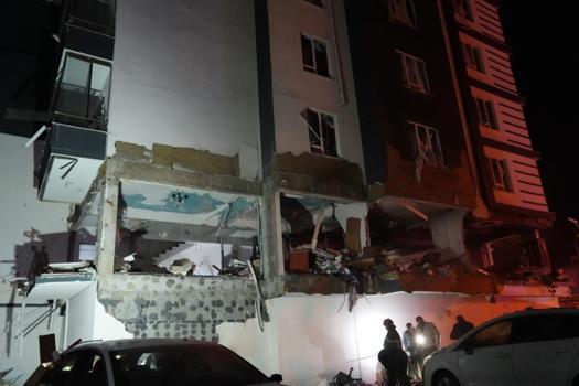 Niğde'de bir apartmandaki doğal gaz patlamasında 16 kişi yaralandı