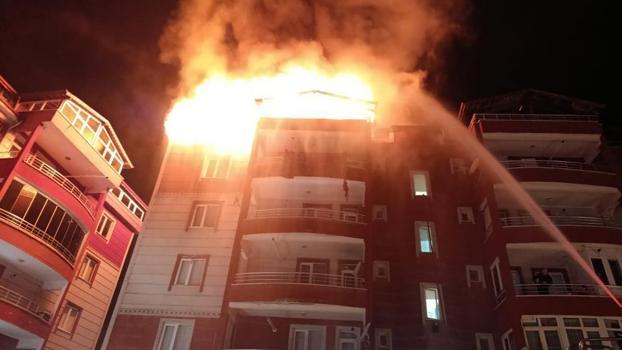 Yozgat'ta koruktan yangın! 5 katlı bina alevlere teslim oldu