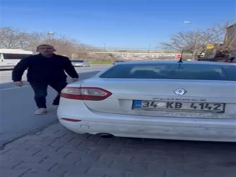 Trafikte birbirlerine girdiler! Avcılar'da cadde karıştı