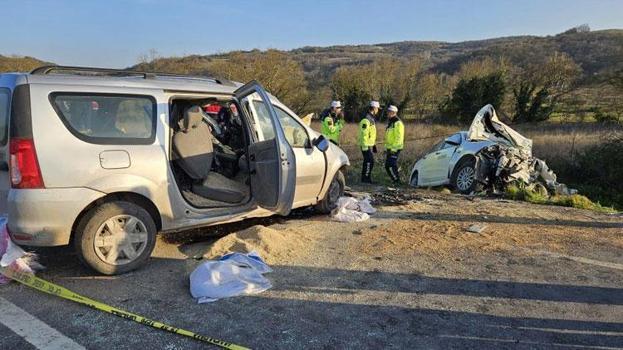 Balıkesir'de trafik kazası meydana geldi: 1 kişi hayatını kaybetti, 2 kişi yaralandı