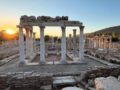 Antik kentte gelecek inşa ediyorlar: Stratonikeia genç restoratörlerin mutfağı oldu!