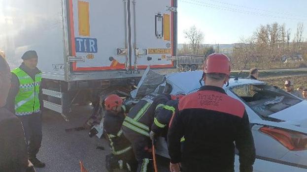 Çorum'da otomobil, TIR’a arkadan çarptı 1 kişi yaralandı