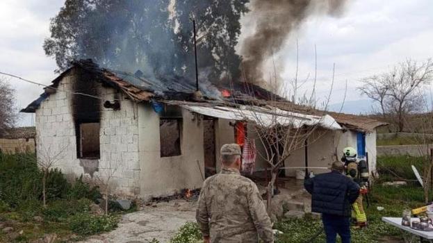 Hatay Kırıkhan'da müstakil ev alevlere teslim oldu