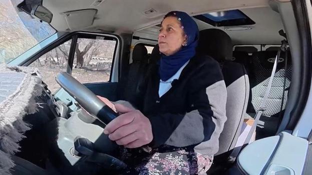 Tunceli'de herkes onu konuşuyor! Hem öğrenci taşıyor hem de çiftçilik yaparak geçimini sağlıyor