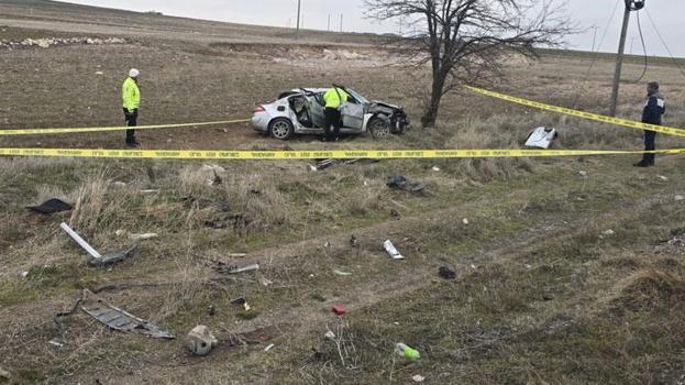 Bayram tatili yolunda otomobil şarampole devrildi: Baba öldü, eşi ile 4 oğlu yaralandı