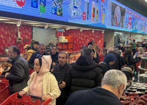 Fiyatlar yarı yarıya düştü! Vatandaş kapış kapış aldı