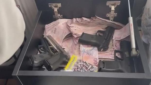 Maltepe'de zehir tacirlerine geçit yok! Çok sayıda silah ve uyuşturucu madde ele geçirildi