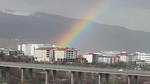 Bingöl’de gökkuşağı gökyüzünde görsel şölen oluşturdu