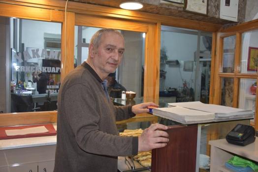 Yaşlıların sütle, gençlerin sade tükettiği Balkan lezzeti: Baniçka böreği damak çatlatıyor