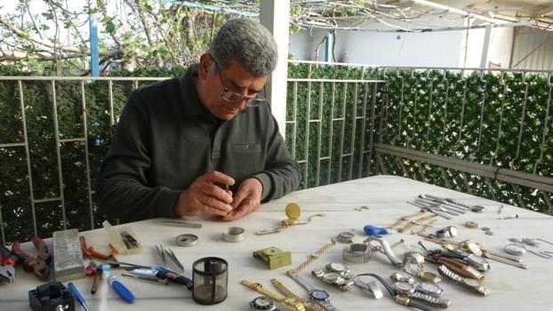 35 yıl sonra dükkanı kapattı! Mesleğinden vazgeçemeyip eve iş getirdi!