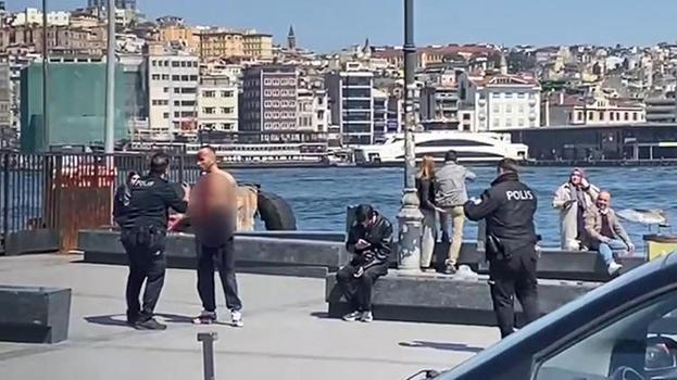 Fatih'te bir büfeden döner bıçağı alan şahıs kendisine zarar verdi