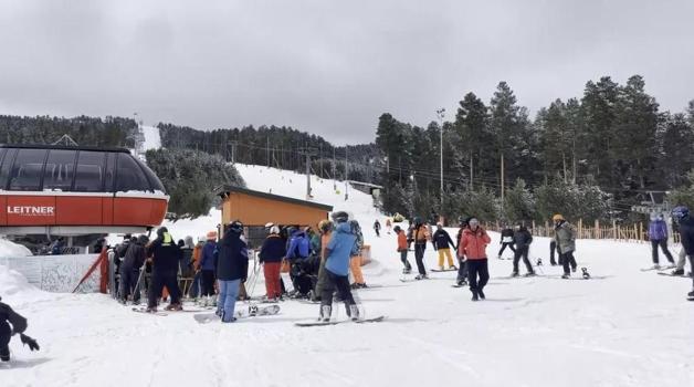 Nisan ayında 2 metre kar var! Kars Sarıkamış'ta sezon uzadı