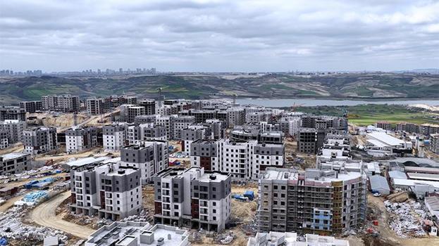 Bakan Kurum, Sazlıbosna’daki İlk Evim Projesi’nin sosyal konutlarını paylaştı