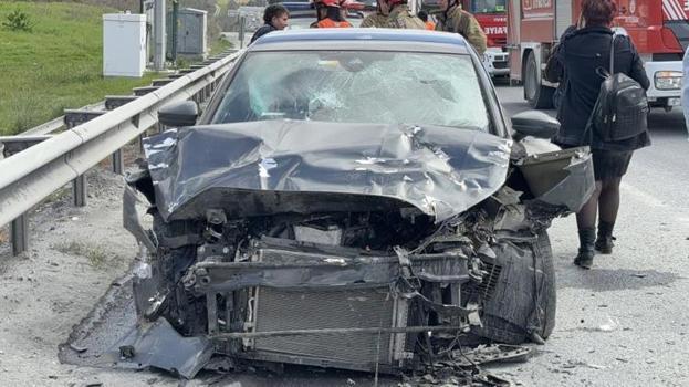 İstanbul Havalimanı yolunda feci kaza! Araç hurdaya döndü