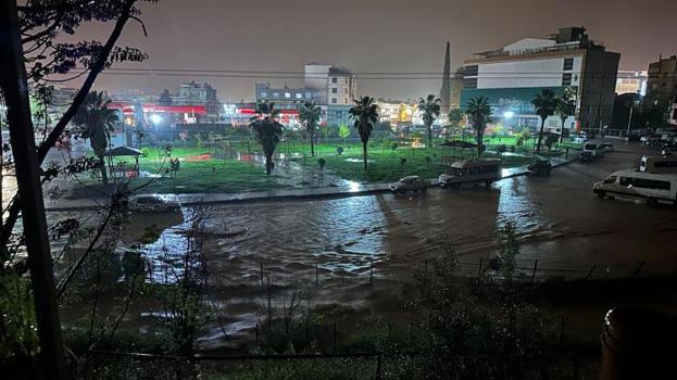 Osmaniye'de sağanak yaşamı olumsuz etkiledi; Savrun Çayı ve Bülbül Deresi taştı
