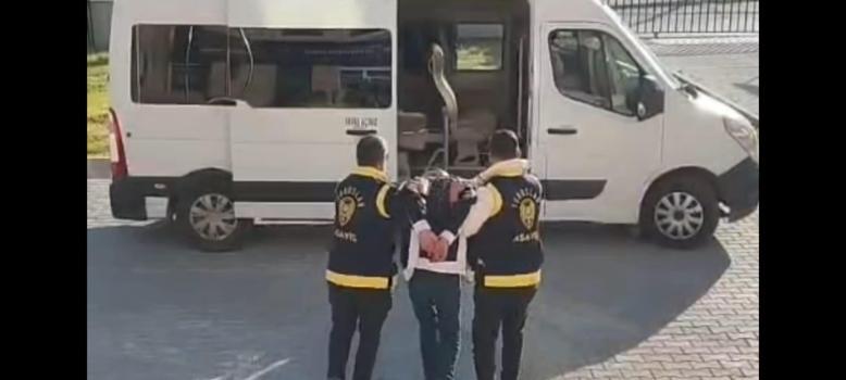 Mersin’de banka şubesine maskeli ve satırlı gasp girişimi