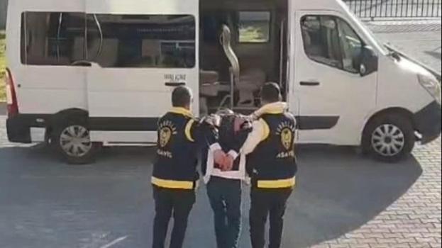 Mersin’de banka şubesine maskeli ve satırlı gasp girişimi