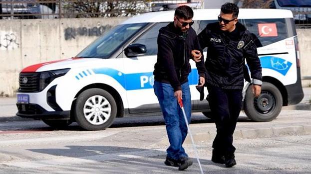 Polislere yapılan sosyal deney duygulandırdı