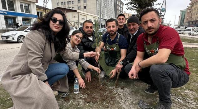 Memleketi Hakkari'ye döndü, her caddeye yaptı! Girişimci kadın yıllarca anlatılacak