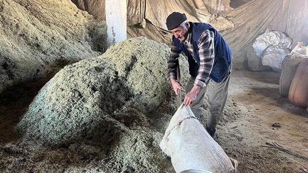 Yüksekova'da besiciler zor günlere girdi! Kar erimiyor yem bitiyor