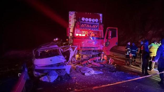 Isparta-Antalya karayolundaki feci kazada 1 kişi hayatını kaybetti, 4 kişi yaralandı
