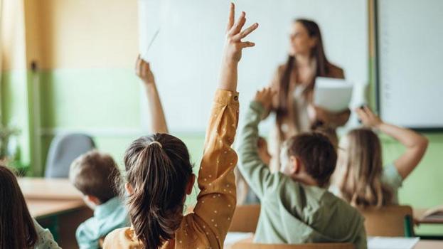 Sözleşmeli öğretmenler için emsal karar: Mahkeme Eğitim-Bir-Sen üyesinin lehine karar verdi