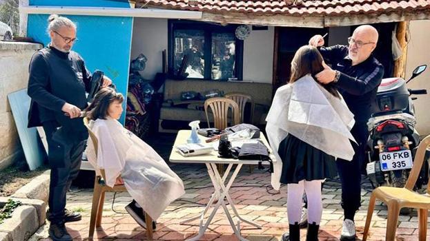 Yozgatlı kuaför köy köy gezip çocukların saçlarını kesiyor! 74 çocuğun saçı ilk kez profesyonel ellerle kesildi