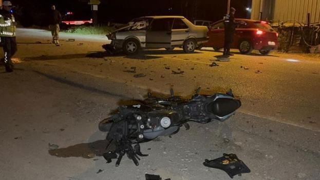 Çanakkale'de otomobil ile motosiklet çarpıştı 3 kişi yaralandı