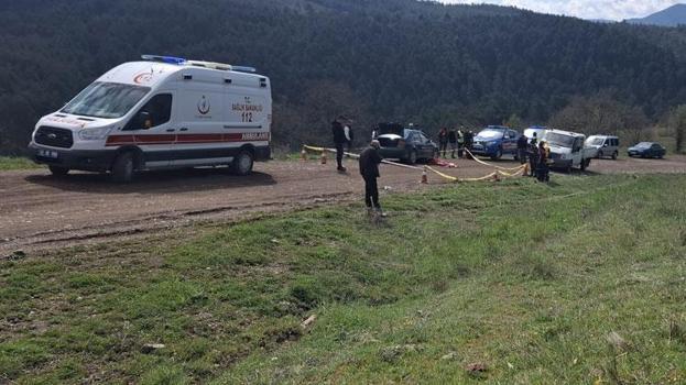 Tamir etmek istediği otomobilin altında kalarak öldü