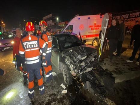 Avcılar kavşağında kafa kafaya çarpışma: 4 yaralı