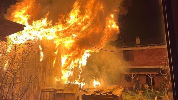 Evin kazan dairesinde yangın çıktı: Alevler geceyi aydınlattı