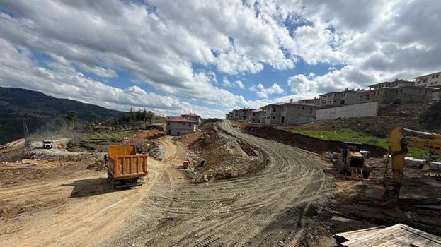 Onikişubat’ta ulaşım seferberliği: 11 mahallede 13 ayrı noktada eş zamanlı çalışma