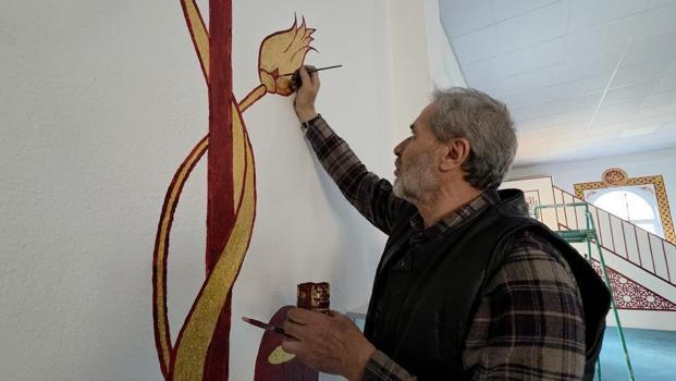 Kütahya'da imam caminin içini sanat eserine çevirdi! Lise yıllarında başlamıştı, 25 yıldır devam ediyor