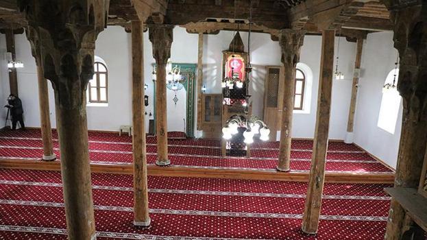 Isparta'da bu caminin yapımında tek bir çivi bile kullanılmadı: Tam 807 yıldır ayakta! 12 sütunlu dev eser görenleri büyülüyor